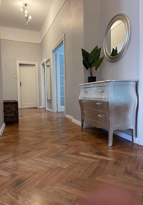Florianska Grand Apartment 2 Krakow Exterior photo